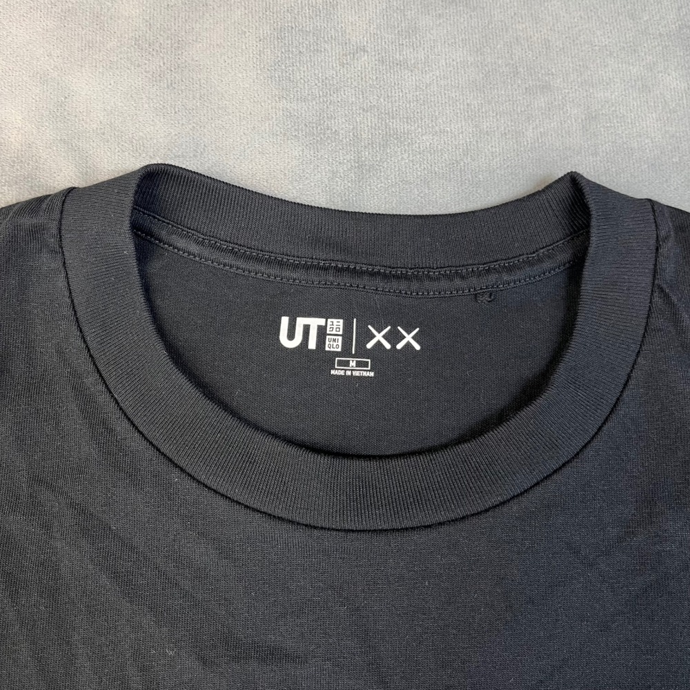 Uniqlo UT x KAWS Companion Graphic T-Shirt Men's Size Medium Black - Picture 3 of 10